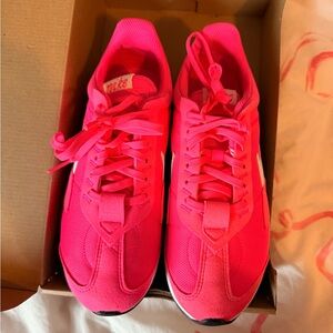 Nike Women's Bright Pink Sneakers